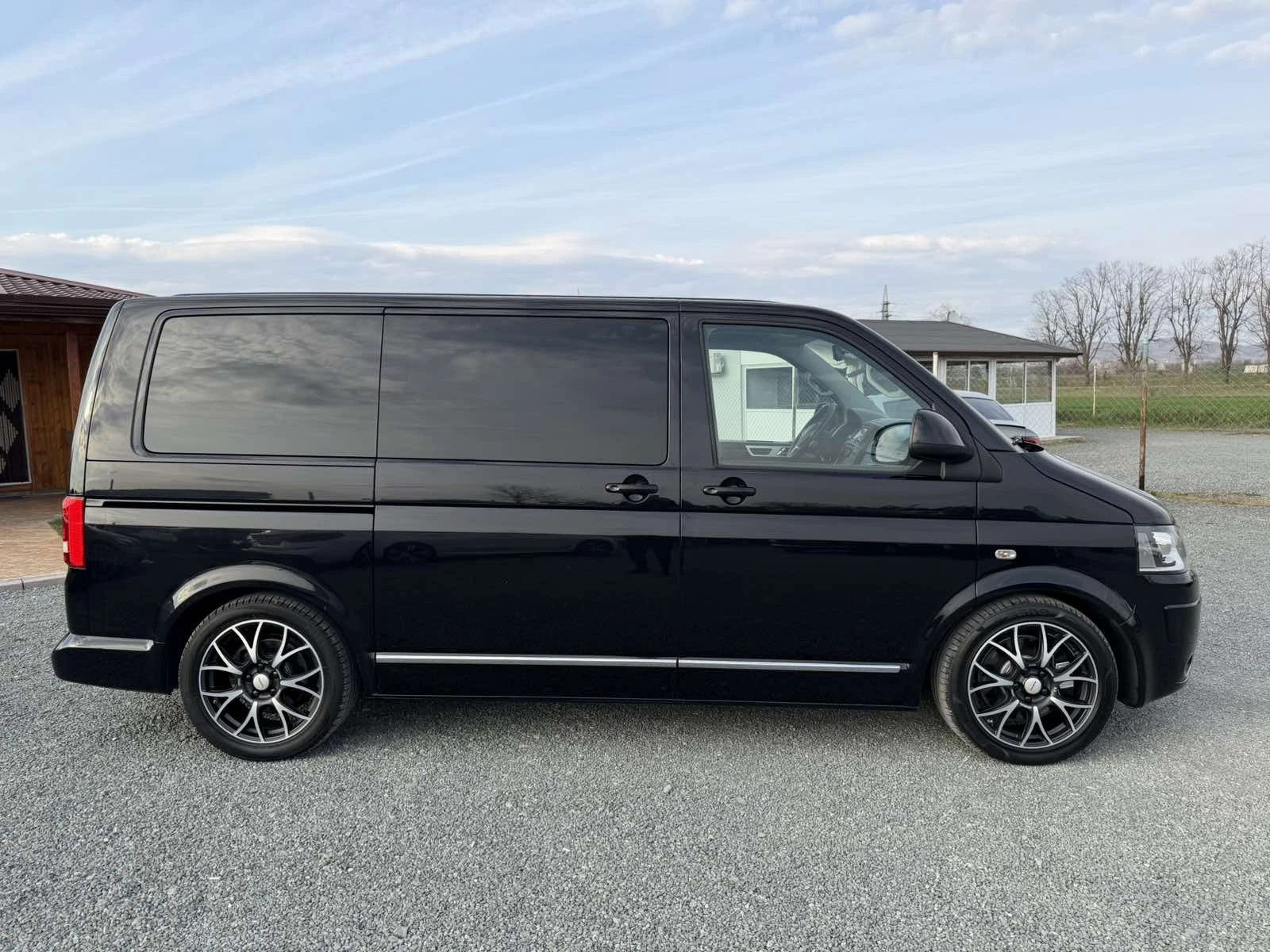 VW Multivan HI LINE XENON LED, снимка 11 - Бусове и автобуси - 54934856