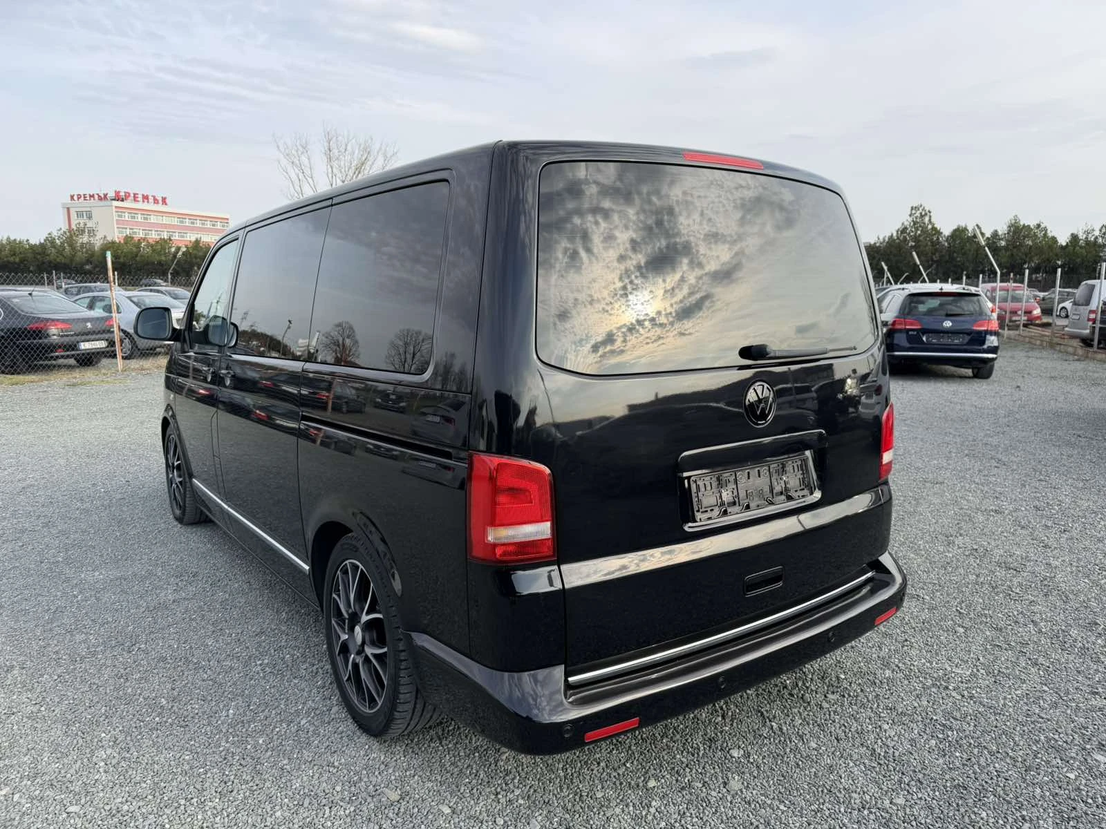 VW Multivan HI LINE XENON LED, снимка 10 - Бусове и автобуси - 54934856