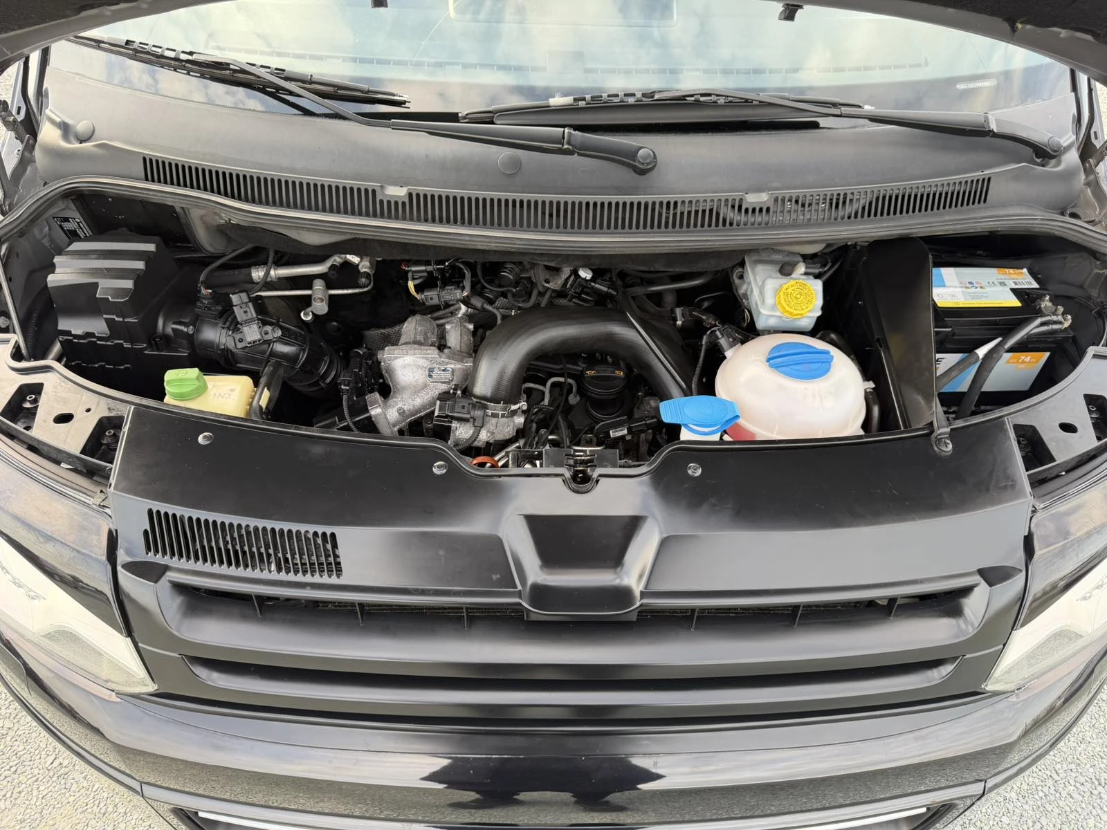 VW Multivan HI LINE XENON LED, снимка 6 - Бусове и автобуси - 54934856