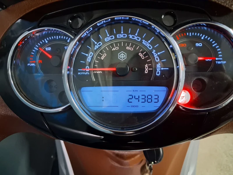 Piaggio Beverly 300i, снимка 13 - Мотоциклети и мототехника - 53275464