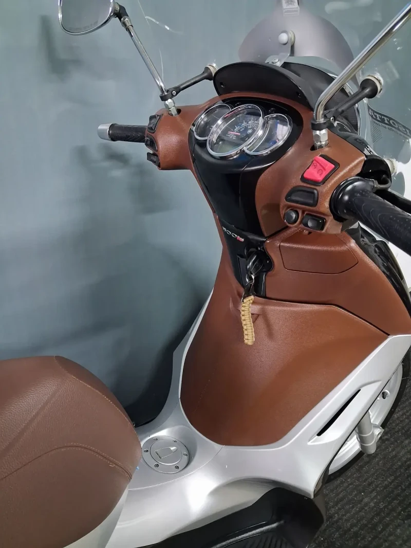 Piaggio Beverly 300i, снимка 12 - Мотоциклети и мототехника - 53275464