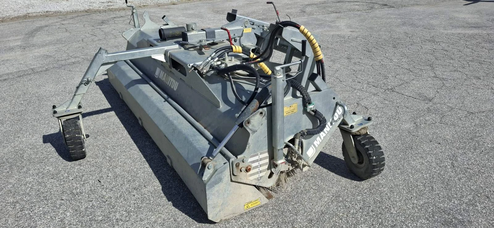 Телескопични товарачи Manitou Четка SCC 2600, снимка 12 - Индустриална техника - 56293814