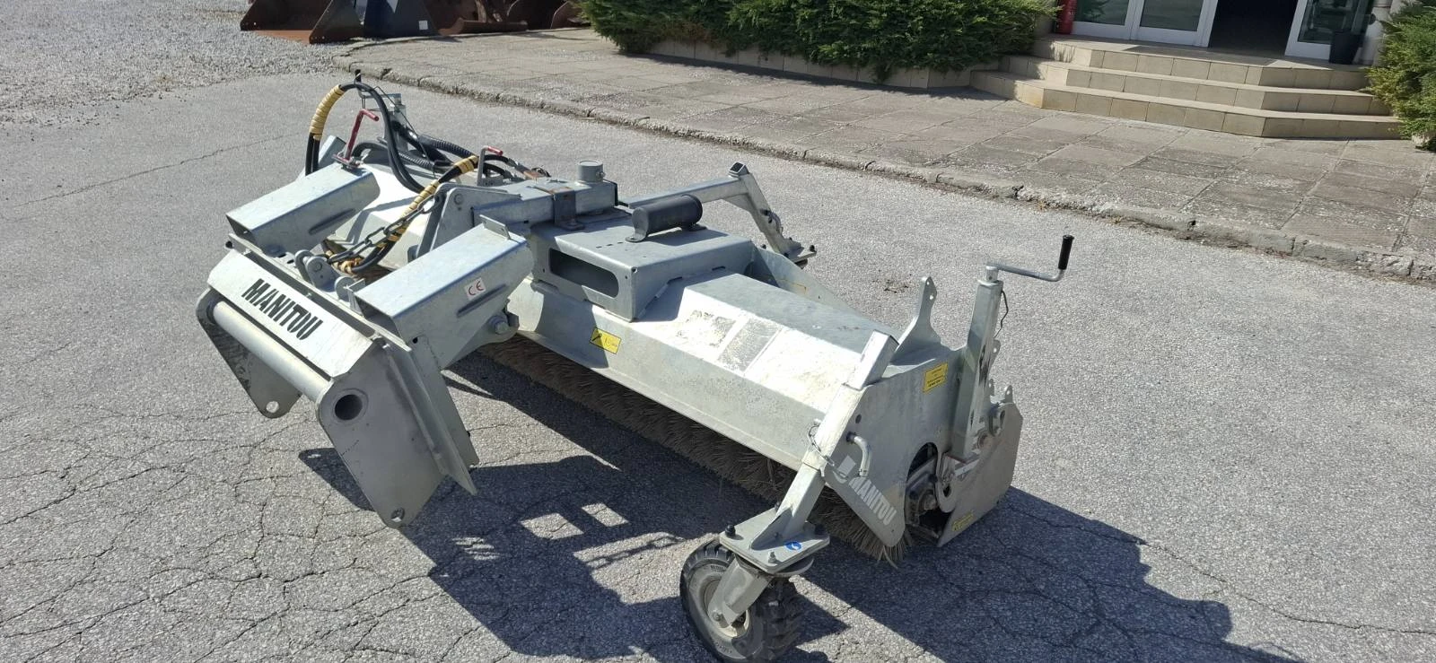 Телескопични товарачи Manitou Четка SCC 2600, снимка 10 - Индустриална техника - 56293814