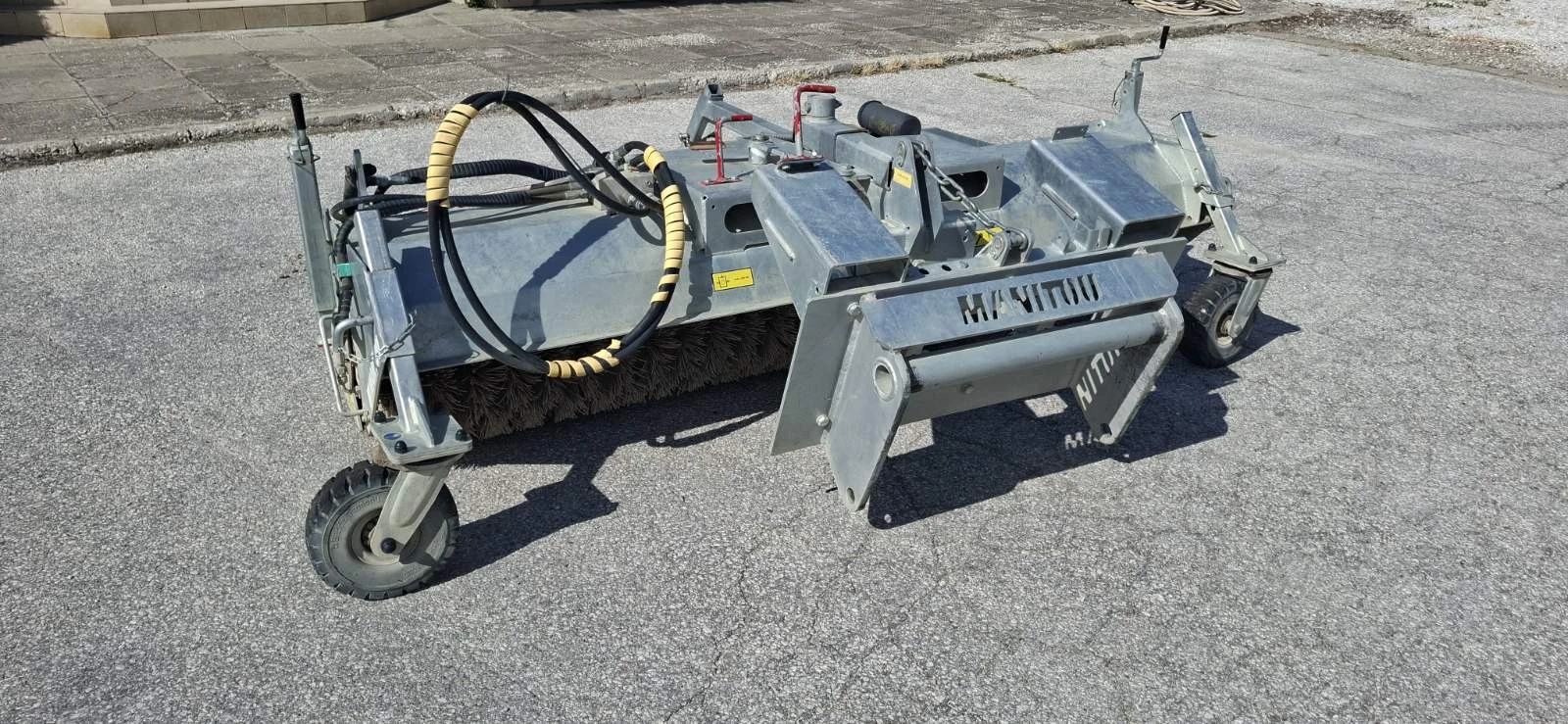 Телескопични товарачи Manitou Четка SCC 2600, снимка 6 - Индустриална техника - 56293814
