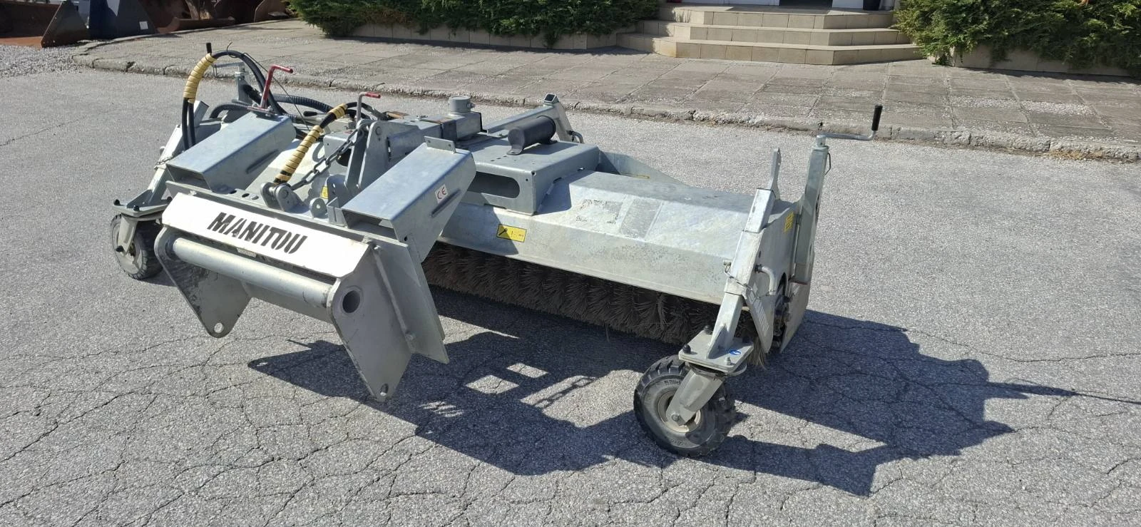 Телескопични товарачи Manitou Четка SCC 2600, снимка 9 - Индустриална техника - 56293814