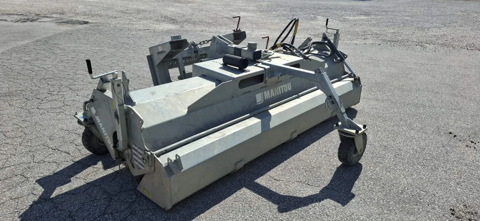 Телескопични товарачи Manitou Четка SCC 2600, снимка 7 - Индустриална техника - 56293814