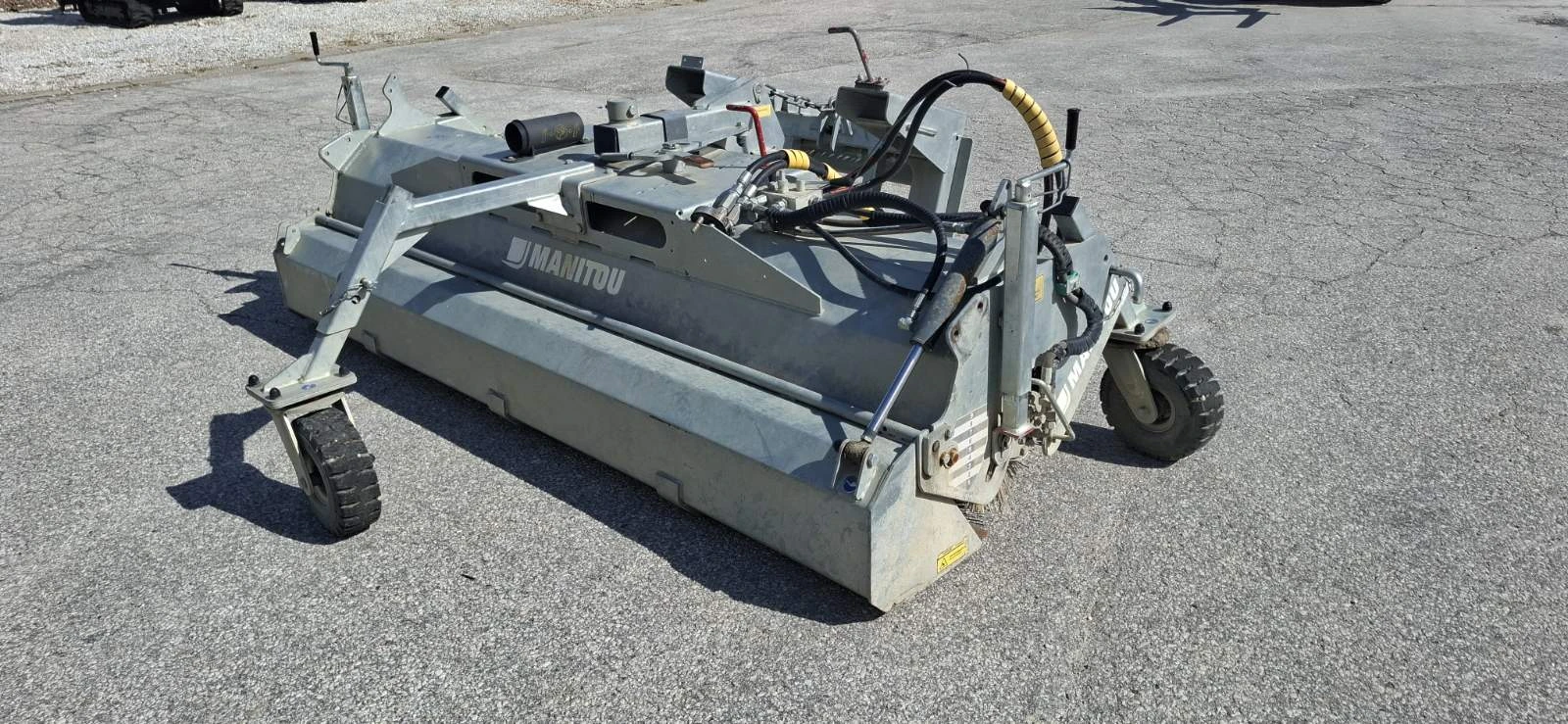 Телескопични товарачи Manitou Четка SCC 2600, снимка 11 - Индустриална техника - 56293814