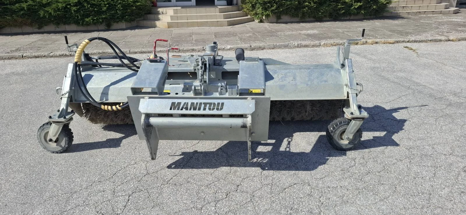 Телескопични товарачи Manitou Четка SCC 2600, снимка 2 - Индустриална техника - 56293814