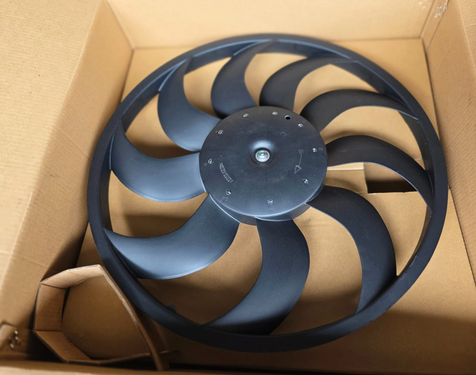 чисто нов вентилатор за охлаждане на двигателя 