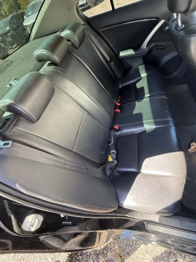 Toyota Avensis 2. 0 D-4D 124 к. с. НА ЧАСТИ, снимка 12
