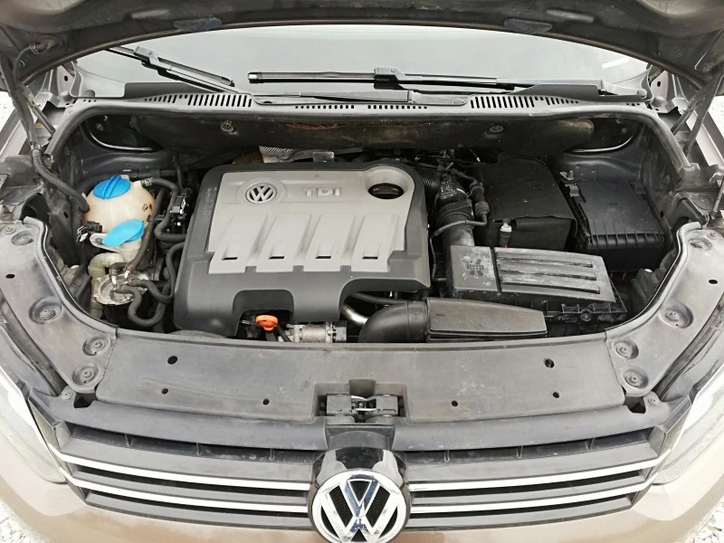 VW Touran 1.6TDI avtom IT., снимка 17 - Автомобили и джипове - 44968082