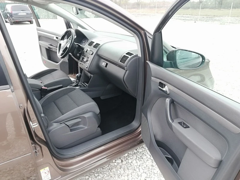 VW Touran 1.6TDI avtom IT., снимка 14 - Автомобили и джипове - 44968082