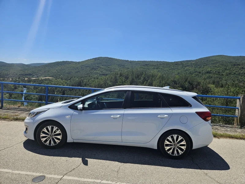 Kia Ceed CRDi 110ps, снимка 2 - Автомобили и джипове - 46492344