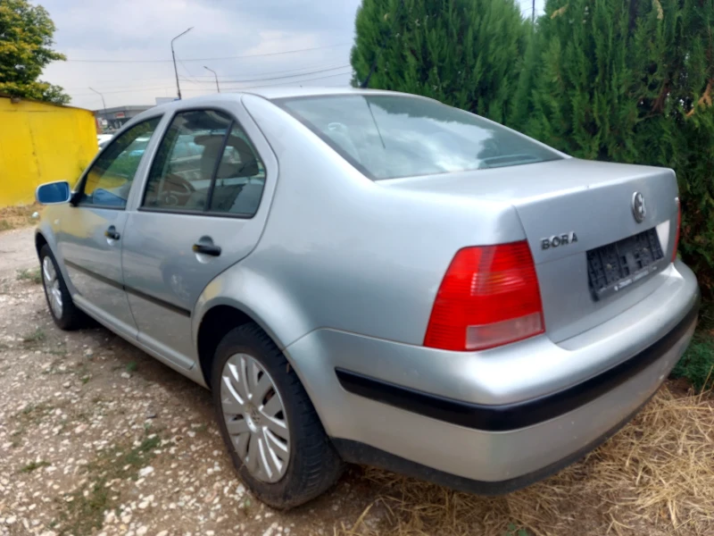 VW Bora 1.6 бензин клима , снимка 1 - Автомобили и джипове - 47429330