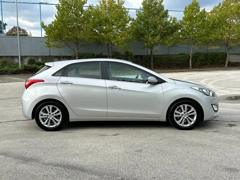 Hyundai I30 1.6d Автомат/Хечбек/Доказани км., снимка 5 - Автомобили и джипове - 52439732
