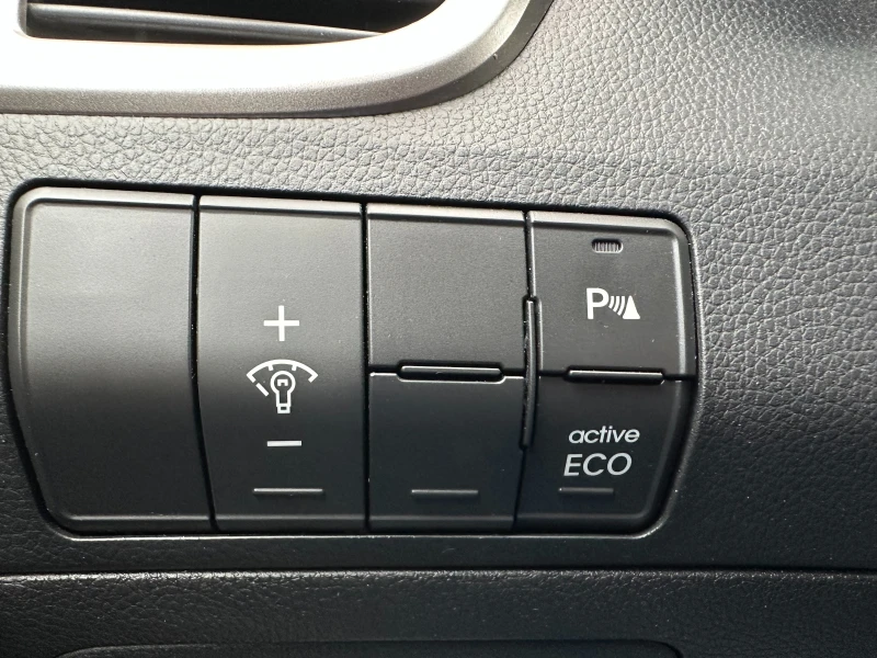 Hyundai I30 1.6d Автомат/Хечбек/Доказани км., снимка 16 - Автомобили и джипове - 52439732