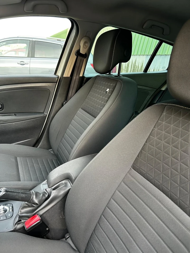 Renault Megane 1.5 DCI, снимка 17 - Автомобили и джипове - 52680803