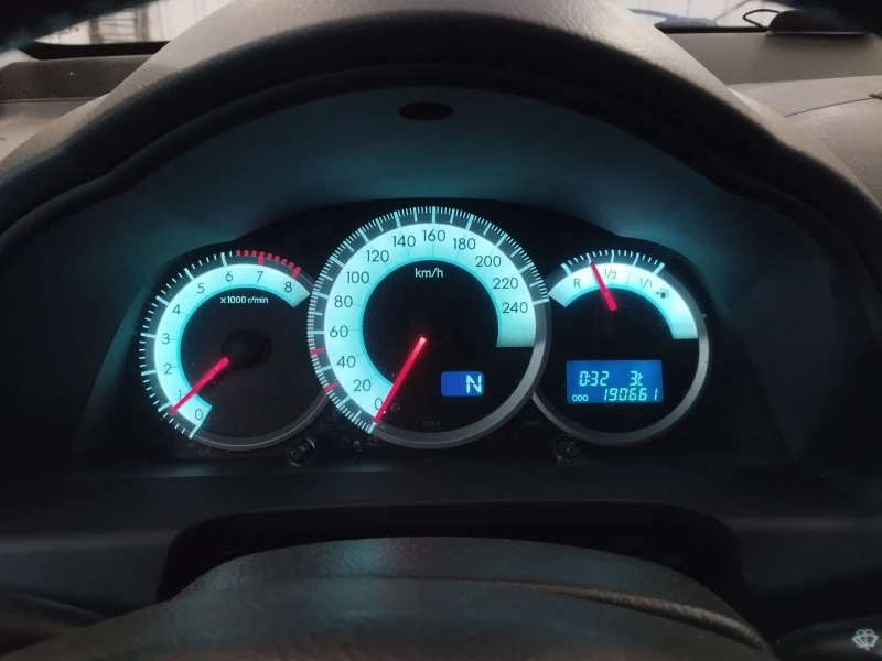 Toyota Corolla verso 1.8VVTI BENZIN/GAS, снимка 10 - Автомобили и джипове - 53063125