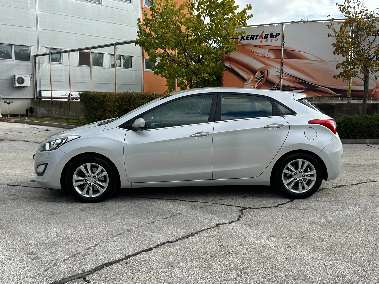 Hyundai I30 1.6d Автомат/Хечбек/Доказани км. - изображение 2