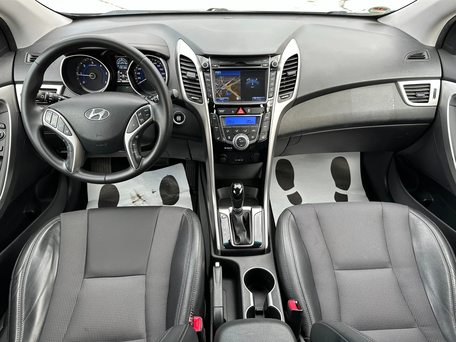 Hyundai I30 1.6d Автомат/Хечбек/Доказани км. - изображение 10