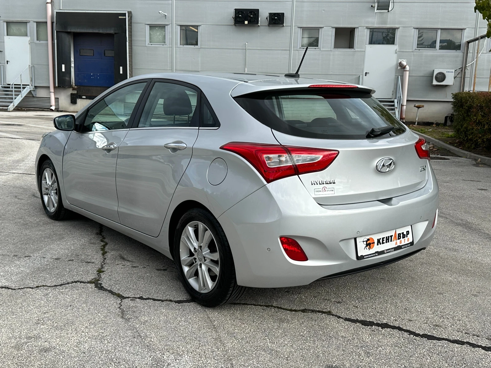 Hyundai I30 1.6d Автомат/Хечбек/Доказани км. - изображение 3