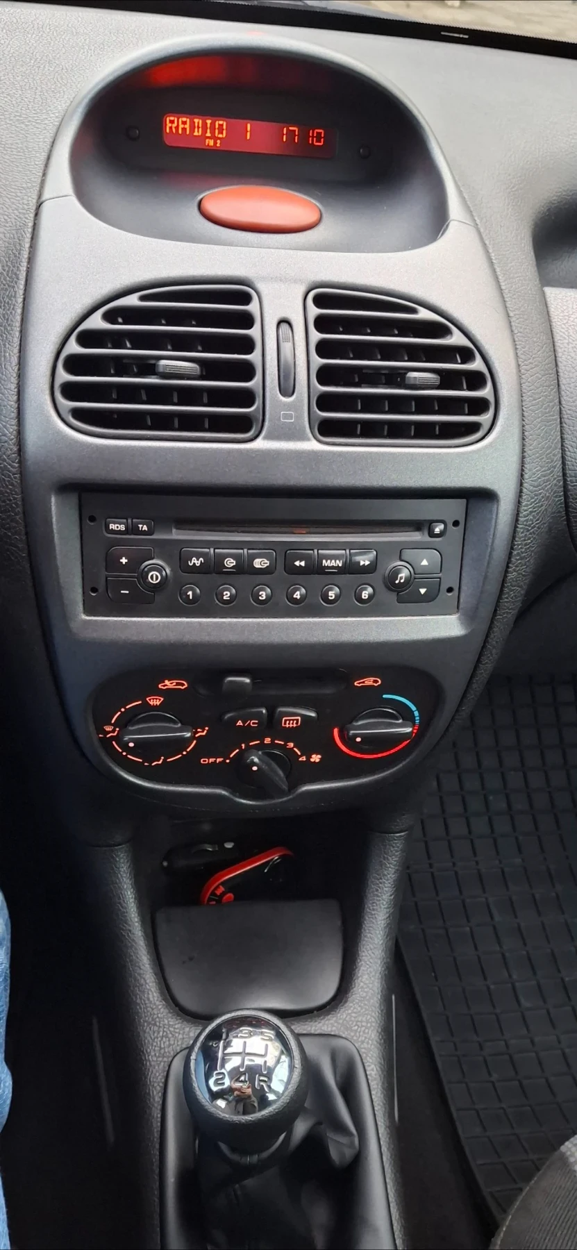 Peugeot 206 1.4i бензин, снимка 7 - Автомобили и джипове - 53715668