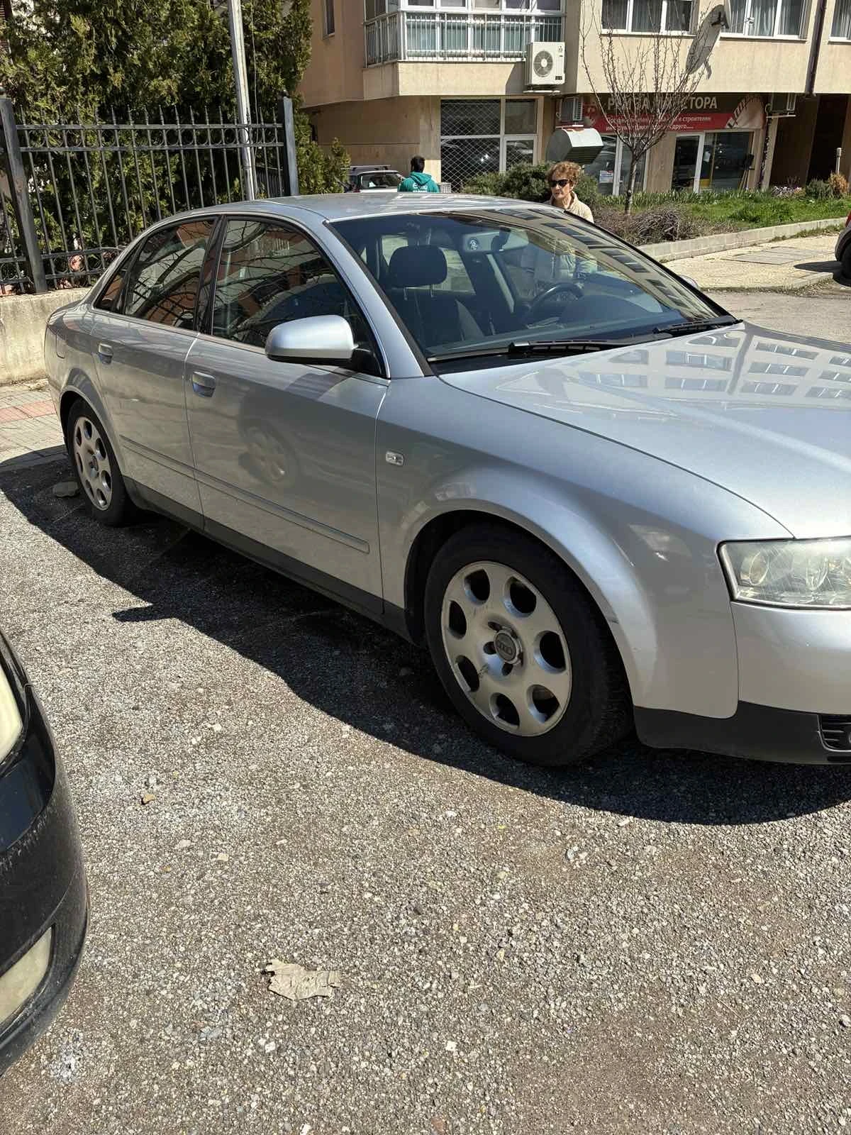 Audi A4 1.8T, снимка 3 - Автомобили и джипове - 54101832