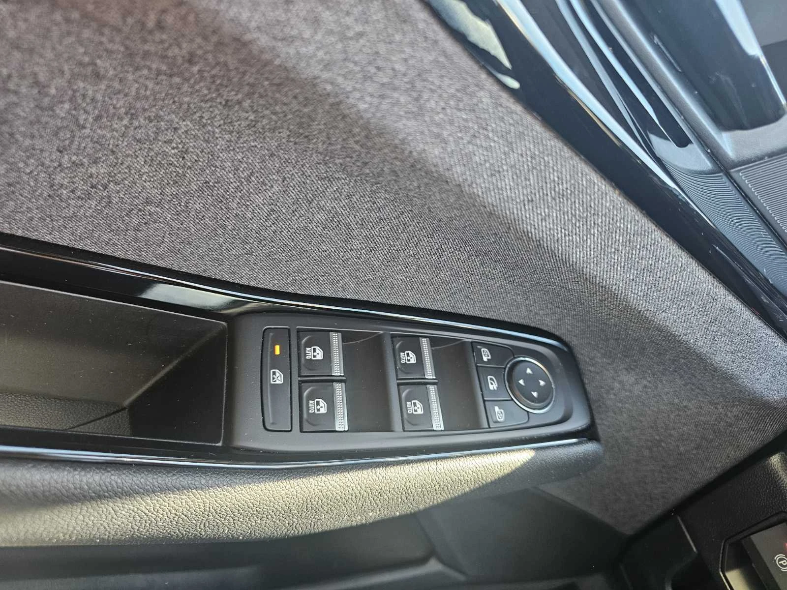 Renault Austral 1.3 TCe 140 EDC / в гаранция до 04.27, снимка 13 - Автомобили и джипове - 54123244