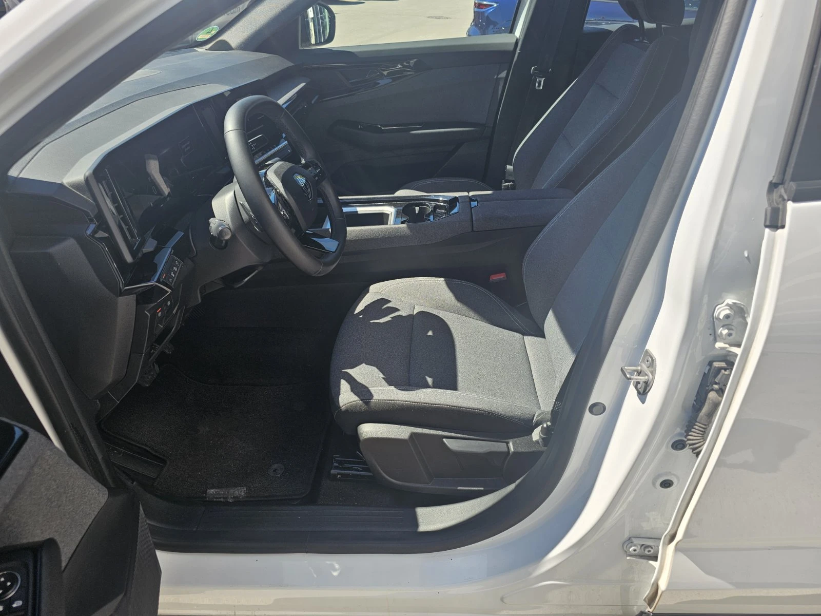 Renault Austral 1.3 TCe 140 EDC / в гаранция до 04.27, снимка 16 - Автомобили и джипове - 54123244