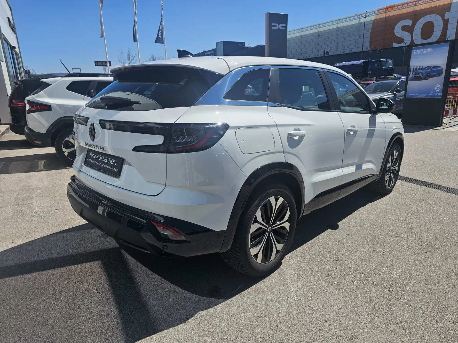 Renault Austral 1.3 TCe 140 EDC / в гаранция до 04.27, снимка 5 - Автомобили и джипове - 54123244