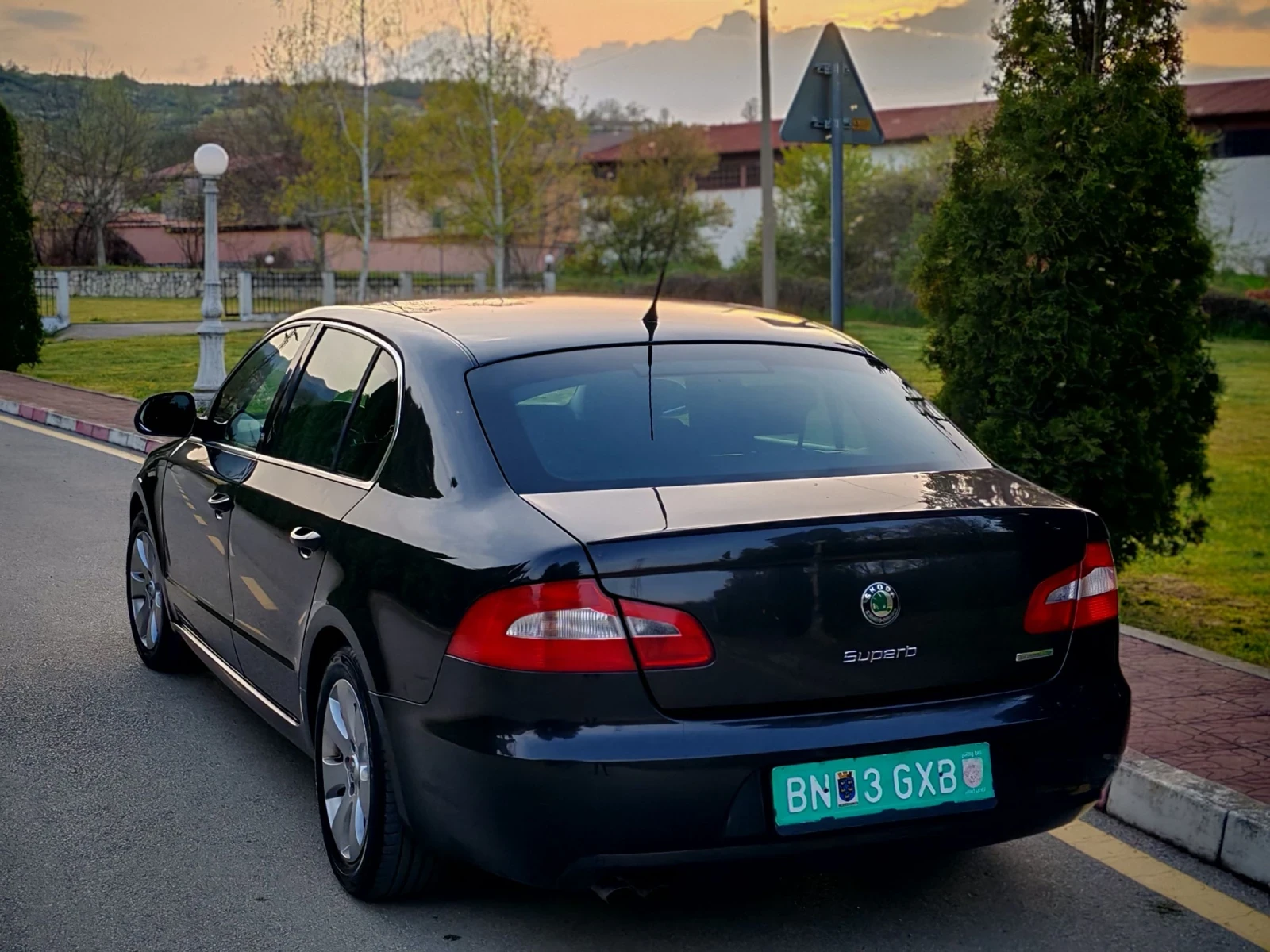 Skoda Superb 1.9TDI(105)* НАВИГАЦИЯ* НОВ ВНОС* , снимка 5 - Автомобили и джипове - 54221126