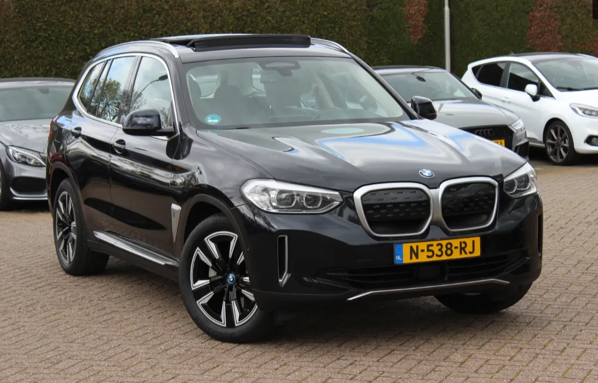 BMW iX3 Executive 80 kWh / SoH 96, 4% / Pano / 360 camera