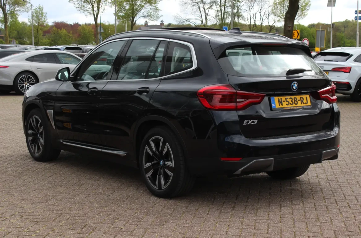 BMW iX3 Executive 80 kWh / SoH 96, 4% / Pano / 360 camera, снимка 14 - Автомобили и джипове - 54370183