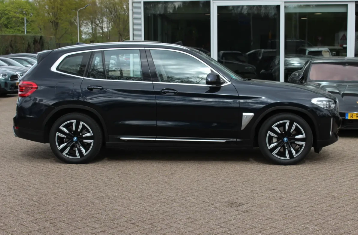 BMW iX3 Executive 80 kWh / SoH 96, 4% / Pano / 360 camera, снимка 12 - Автомобили и джипове - 54370183