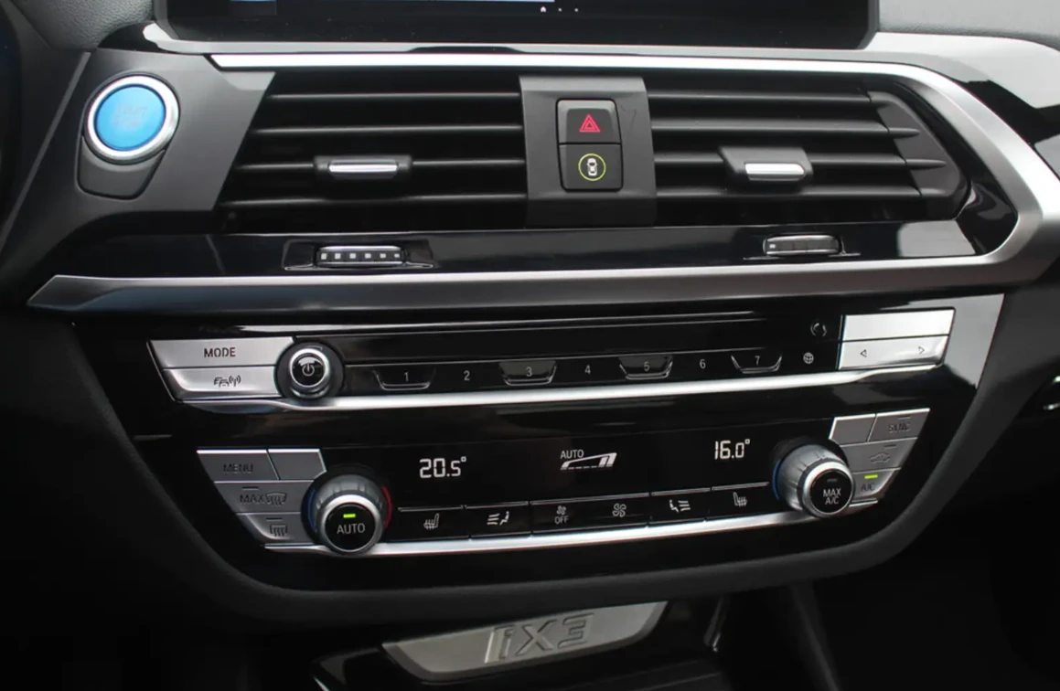 BMW iX3 Executive 80 kWh / SoH 96, 4% / Pano / 360 camera, снимка 6 - Автомобили и джипове - 54370183