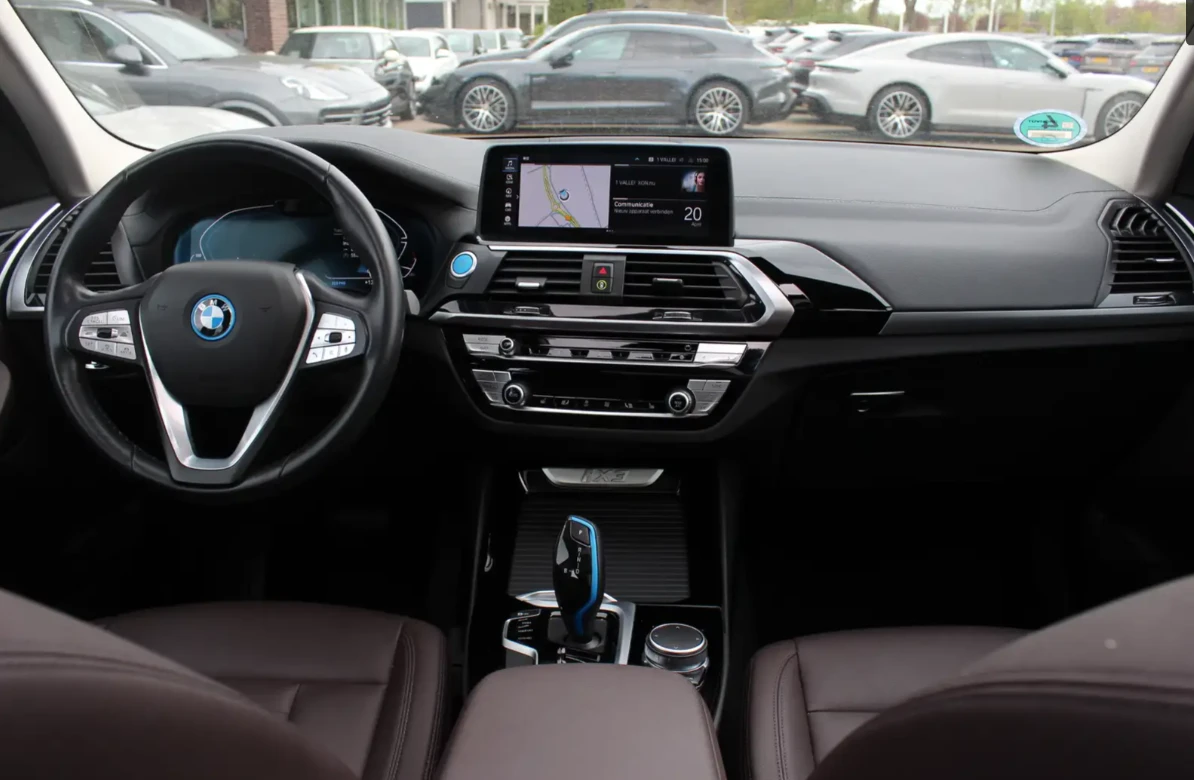BMW iX3 Executive 80 kWh / SoH 96, 4% / Pano / 360 camera, снимка 3 - Автомобили и джипове - 54370183