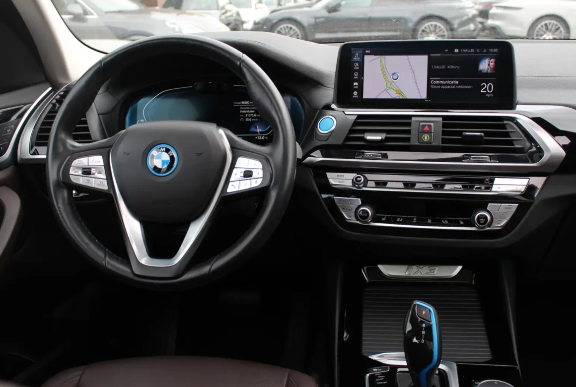 BMW iX3 Executive 80 kWh / SoH 96, 4% / Pano / 360 camera, снимка 4 - Автомобили и джипове - 54370183