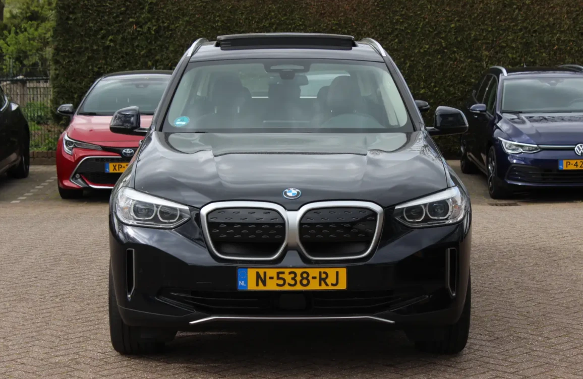 BMW iX3 Executive 80 kWh / SoH 96, 4% / Pano / 360 camera, снимка 11 - Автомобили и джипове - 54370183