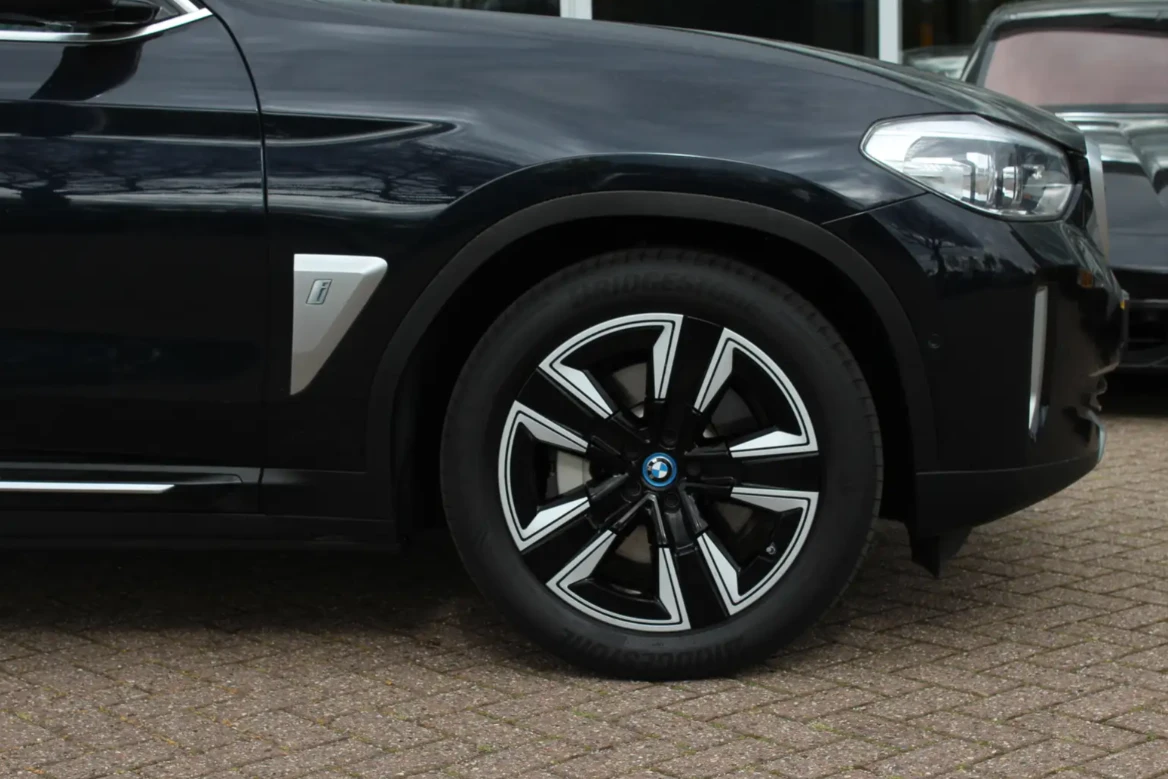 BMW iX3 Executive 80 kWh / SoH 96, 4% / Pano / 360 camera, снимка 15 - Автомобили и джипове - 54370183