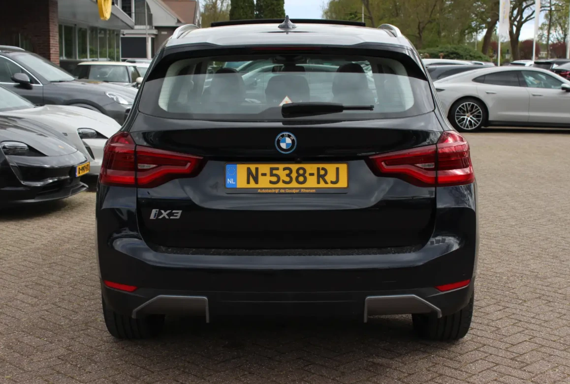 BMW iX3 Executive 80 kWh / SoH 96, 4% / Pano / 360 camera, снимка 16 - Автомобили и джипове - 54370183