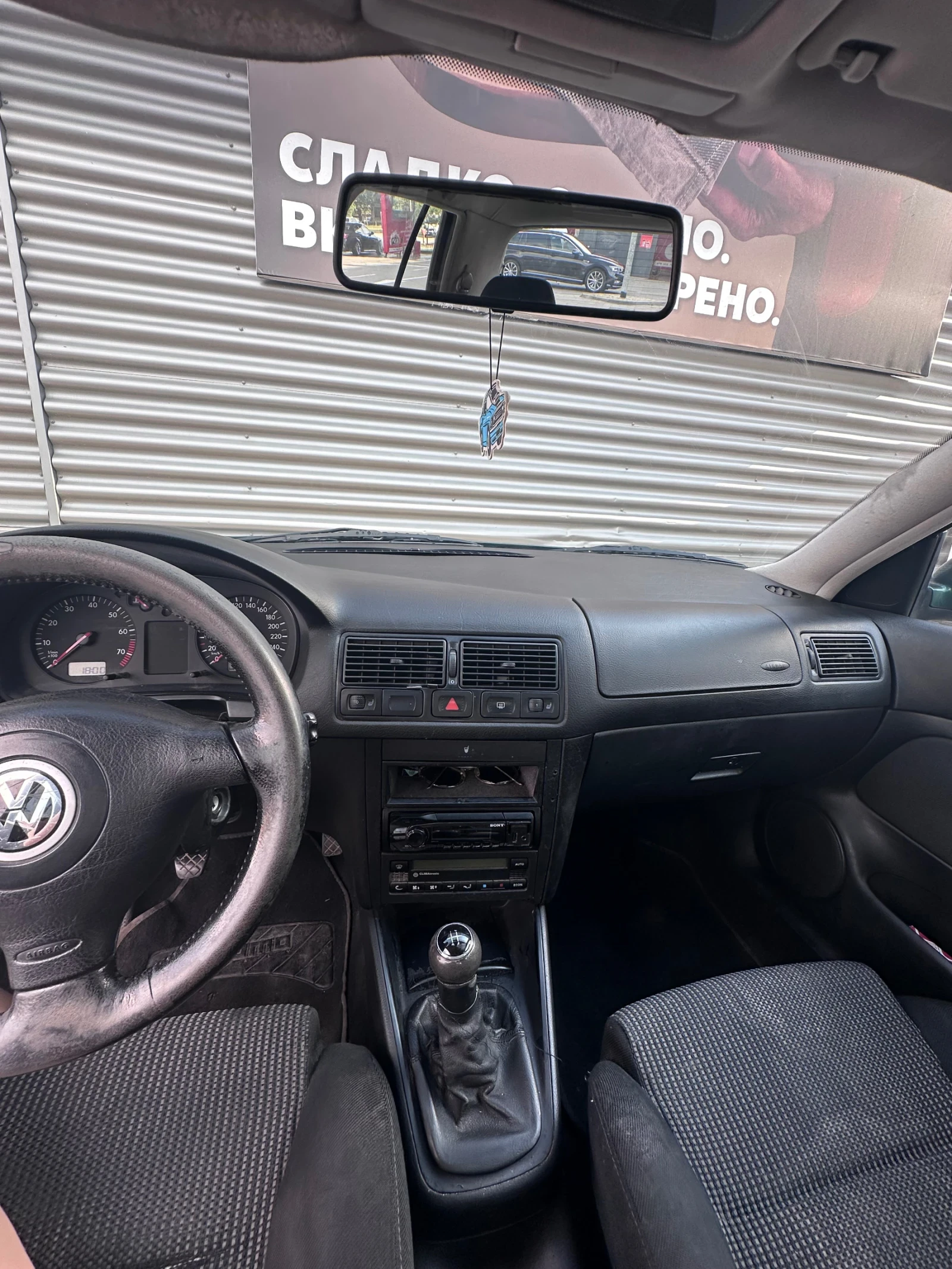 VW Golf 1.6, снимка 8 - Автомобили и джипове - 54929048