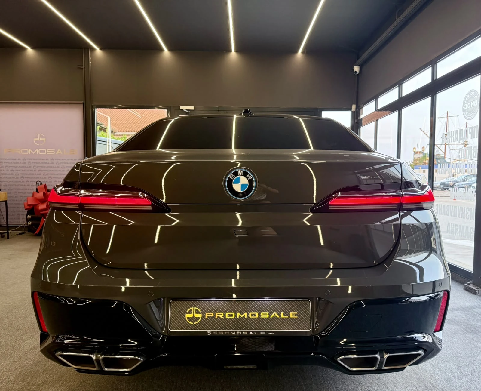 BMW 760 M760e xDrive * Msport* B&W* 360* Individual* ЛИЗИН, снимка 6 - Автомобили и джипове - 56066073