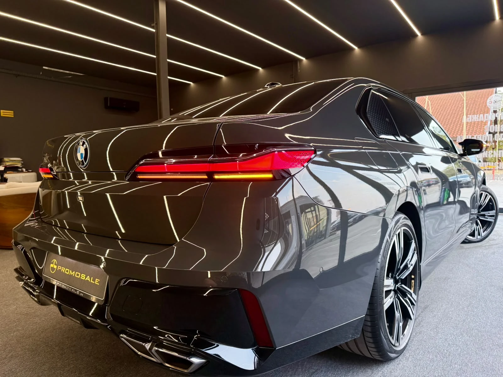 BMW 760 M760e xDrive * Msport* B&W* 360* Individual* ЛИЗИН, снимка 7 - Автомобили и джипове - 56066073