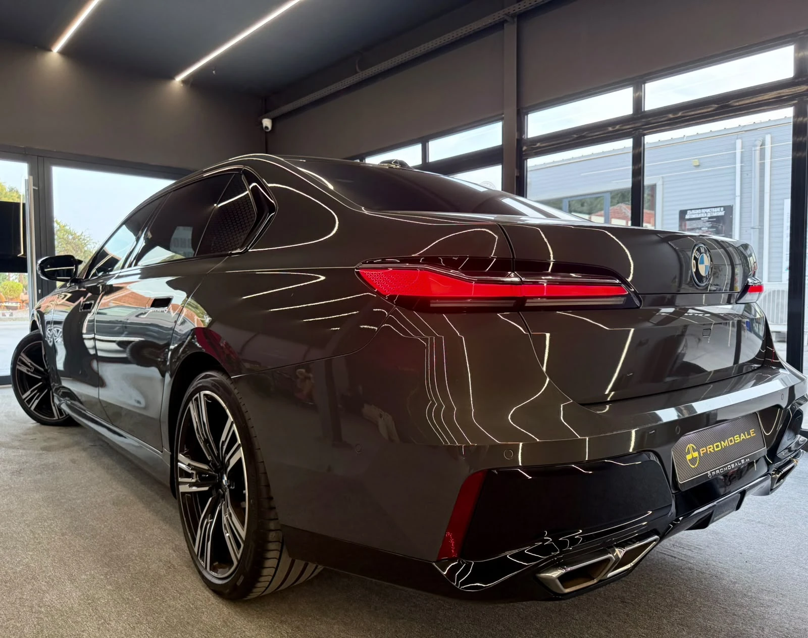 BMW 760 M760e xDrive * Msport* B&W* 360* Individual* ЛИЗИН, снимка 5 - Автомобили и джипове - 56066073