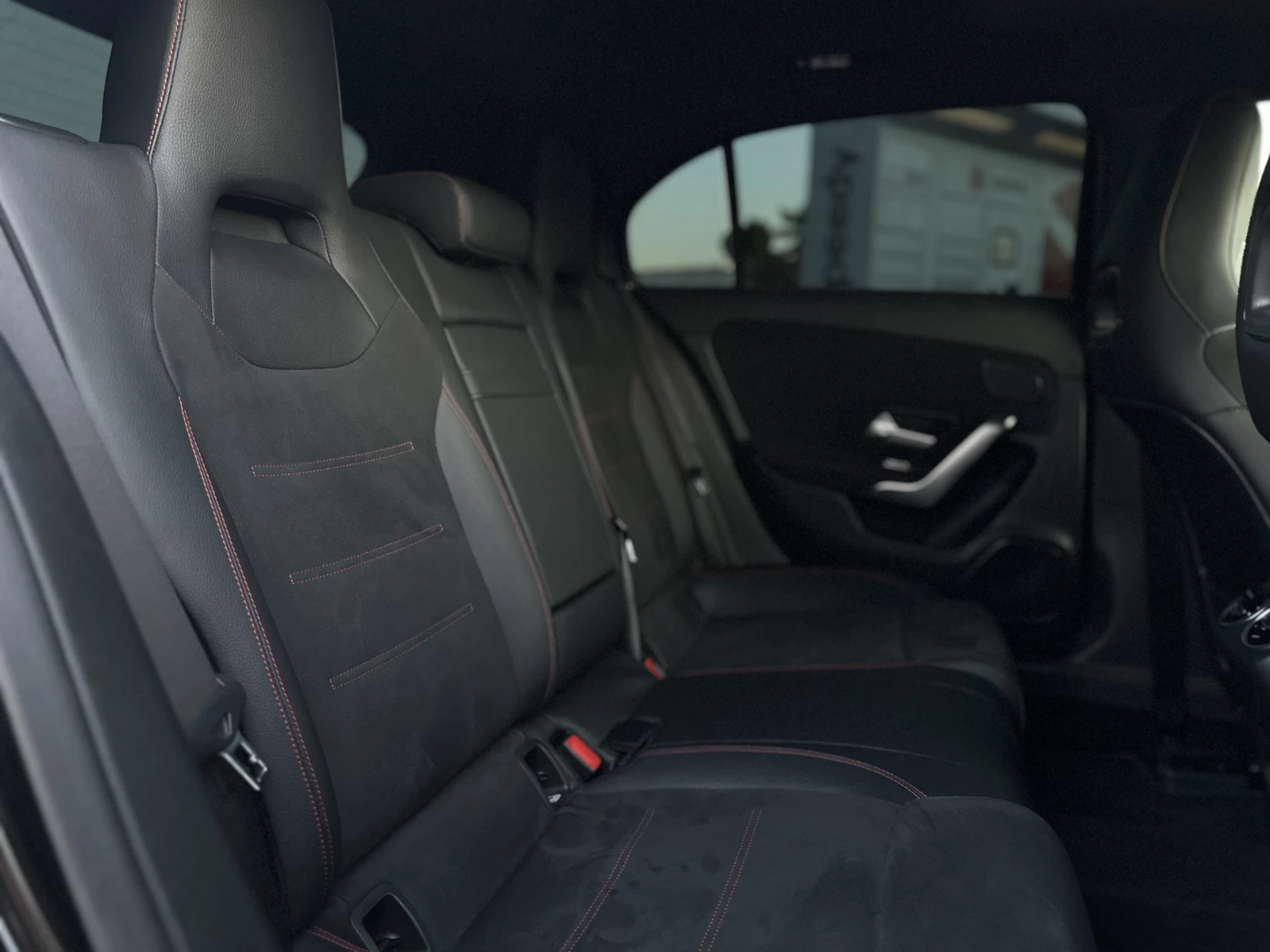 Mercedes-Benz A 180 AMG оптичен пакет, снимка 13 - Автомобили и джипове - 56127587