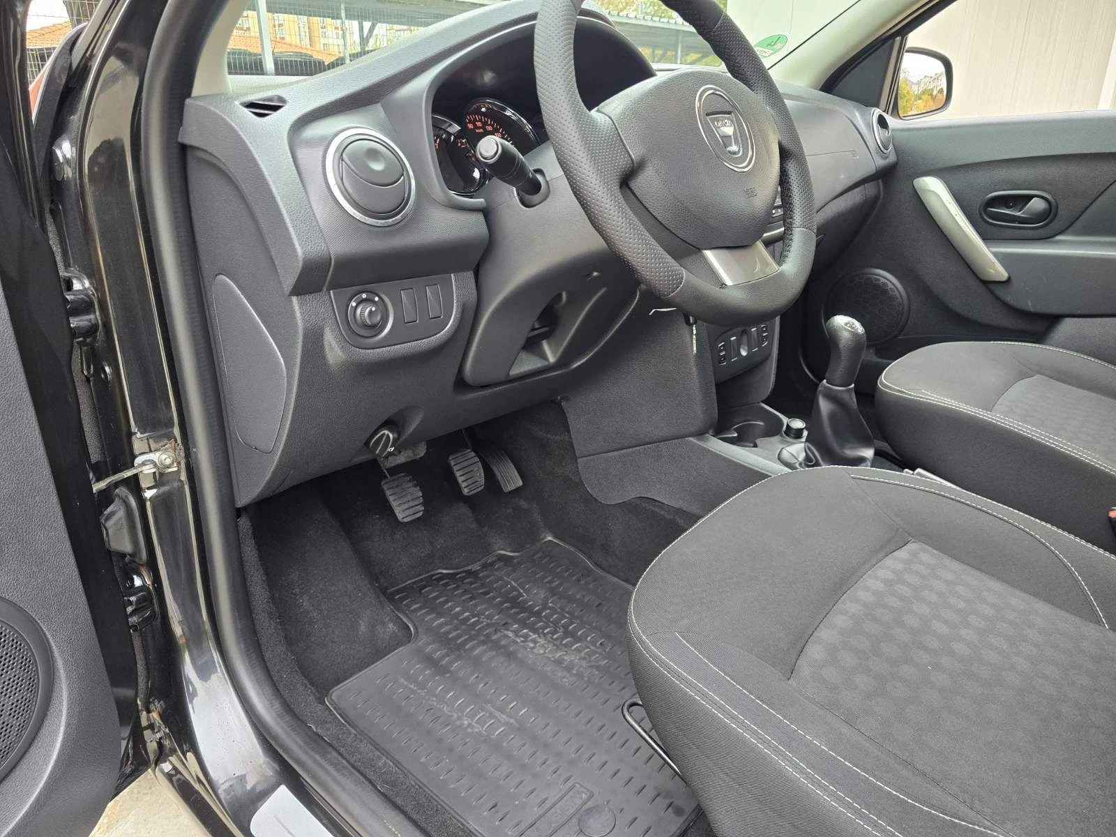 Dacia Logan 1.2MCV KLIMA , снимка 12 - Автомобили и джипове - 56613513