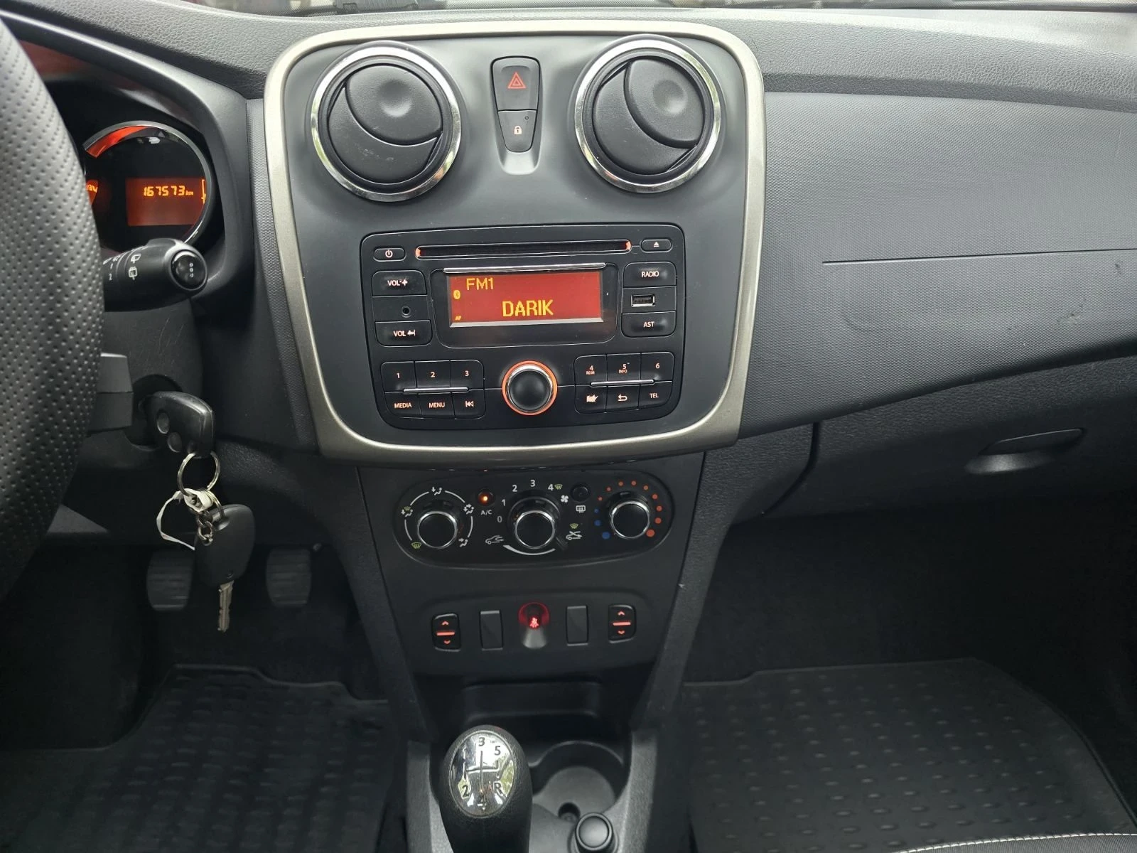 Dacia Logan 1.2MCV KLIMA , снимка 16 - Автомобили и джипове - 56613513