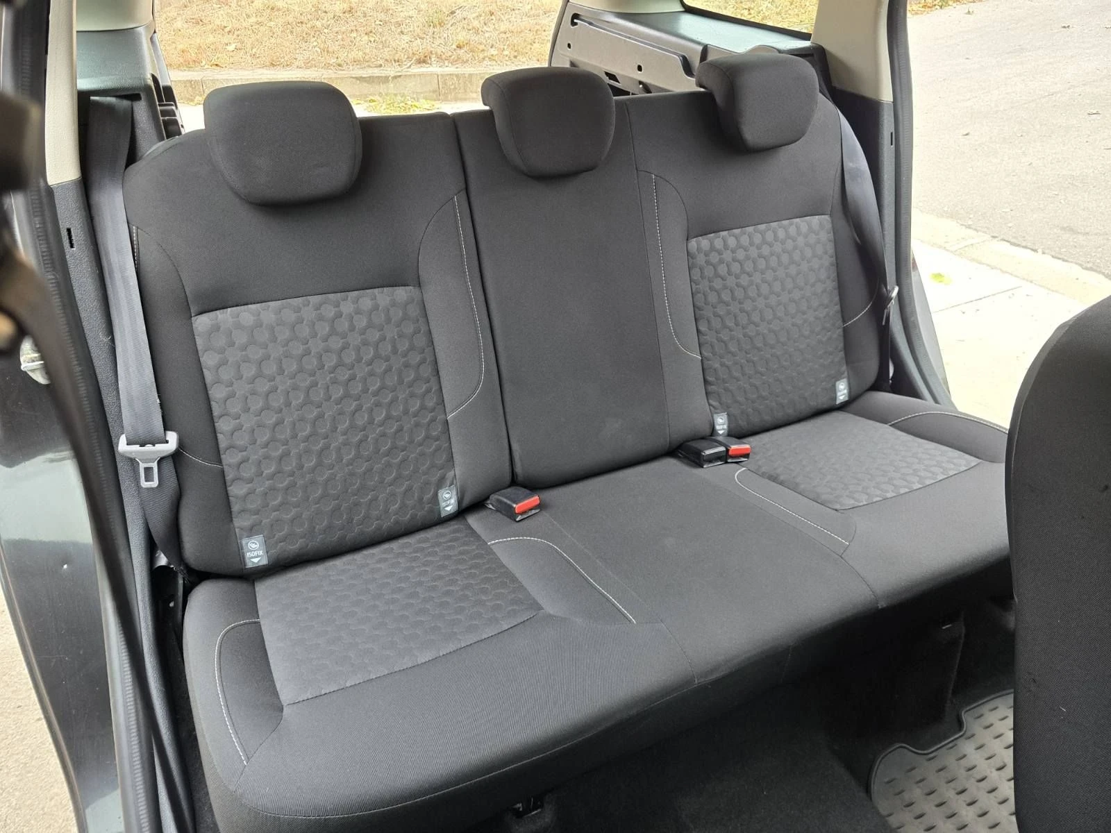 Dacia Logan 1.2MCV KLIMA , снимка 9 - Автомобили и джипове - 56613513