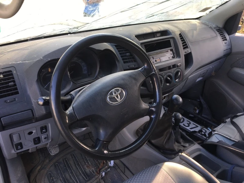 Toyota Hilux, снимка 10 - Автомобили и джипове - 46729943