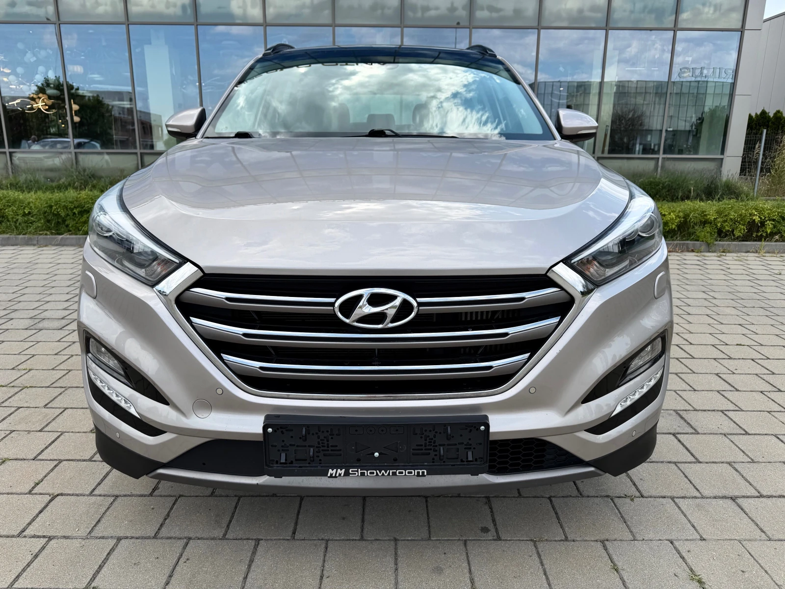 Hyundai Tucson PREMIUM-4X4-ОБДУХВАНЕ-ПАНОРАМА-КАМЕРА-ПАМЕТ-, снимка 2 - Автомобили и джипове - 47413593